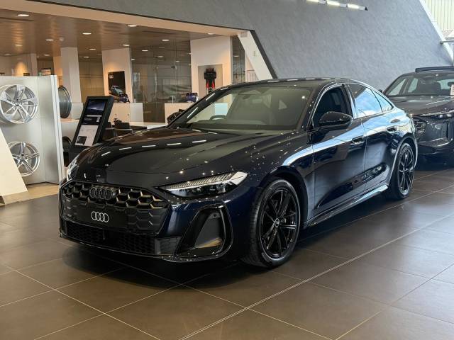Audi A5 Saloon 2.0 AUDI A5 Saloon Black Edition TFSI 204 PS S tronic Saloon Petrol Firmament blue, metallic