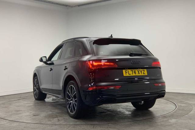 2024 Audi Q5 TFSI e 2.0 Black Edition 50 TFSI e quattro 299 PS S tronic