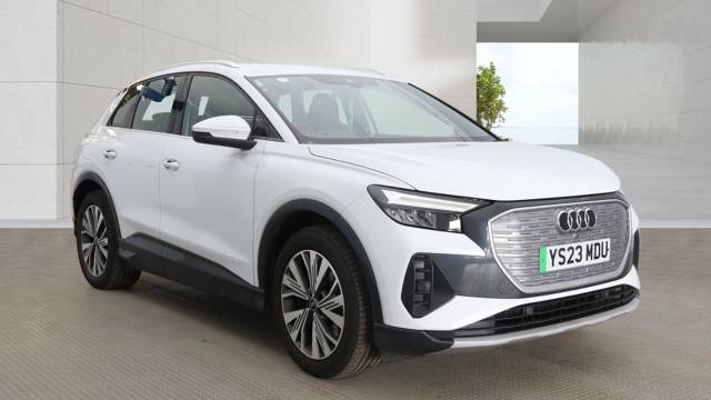 Audi Q4 e-tron Q4  Sport 40 e-tron  150,00 kW 4x4 vehicle Electric Glacier white, metallic