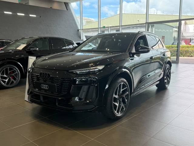 Audi Q6 e-tron AUDI Q6 SUV Black Edition e-tron performance 225,00 kW SUV Electric Mythos black, metallic