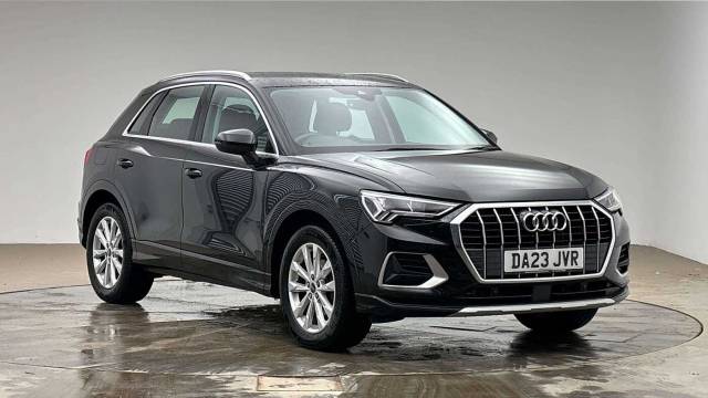 Audi Q3 1.5 Sport 35 TFSI  150 PS S tronic 4x4 vehicle Petrol Mythos black, metallic