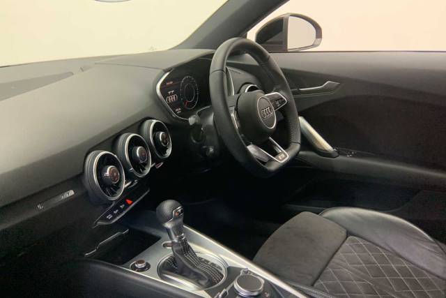2022 Audi TT 2.0 Coup- Black Edition 40 TFSI  197 PS S tronic