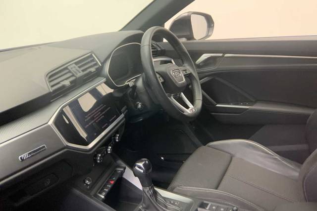 2022 Audi Q3 1.5 S line 35 TFSI  150 PS S tronic