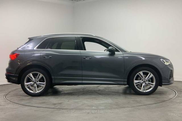 2022 Audi Q3 1.5 S line 35 TFSI  150 PS S tronic