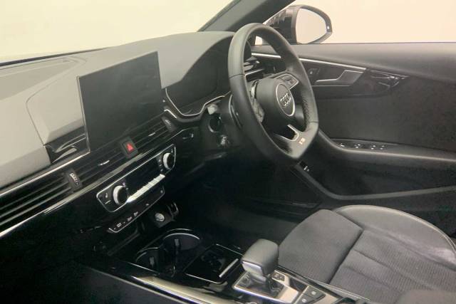 2022 Audi A4 Saloon 2.0 Black Edition 40 TFSI  204 PS S tronic