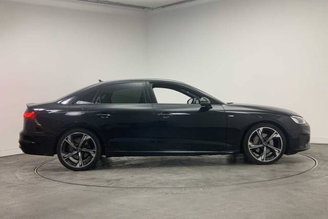 2022 Audi A4 Saloon 2.0 Black Edition 40 TFSI  204 PS S tronic