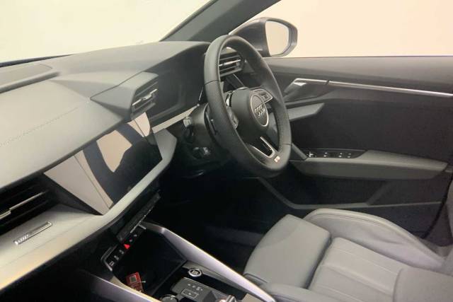 2024 Audi A3 Sportback 1.0 S line 30 TFSI  110 PS S tronic