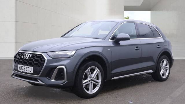 2023 Audi Q5 TFSI e 2.0 MY23.5 S line 50 TFSI e quattro 299 PS S tronic