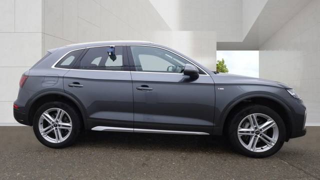 2023 Audi Q5 TFSI e 2.0 MY23.5 S line 50 TFSI e quattro 299 PS S tronic