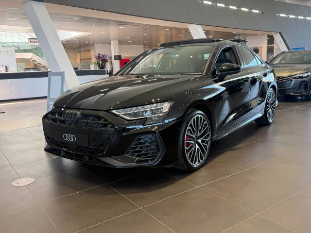 Audi S3 Saloon 2.0 AUDI S3 Saloon Black Edition TFSI 333 PS S tronic Saloon Petrol Mythos black, metallic