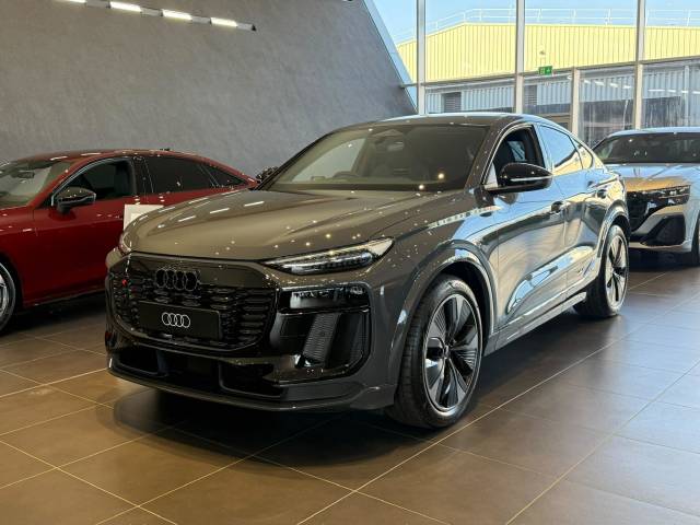 Audi SQ6 Sportback e-tron AUDI SQ6 Sportback Black Edition e-tron 360,00 kW SUV Electric Magnet grey, solid