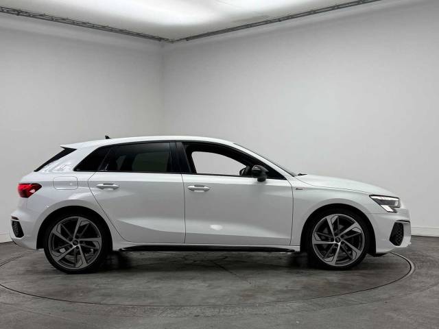 2022 Audi A3 Sportback 1.5 Edition 1 35 TFSI  150 PS 6-speed