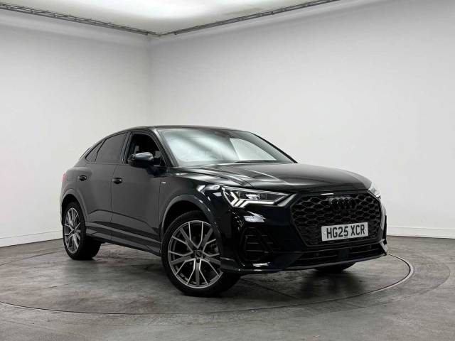Audi Q3 Sportback 1.5 Black Edition 35 TFSI  150 PS S tronic 4x4 vehicle Petrol Mythos black, metallic