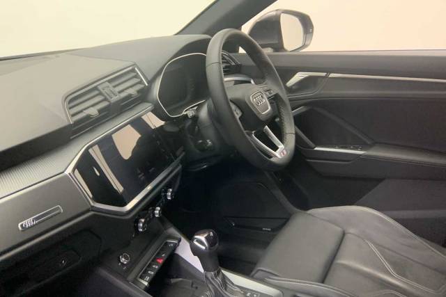 2024 Audi Q3 1.5 S line 35 TFSI  150 PS S tronic