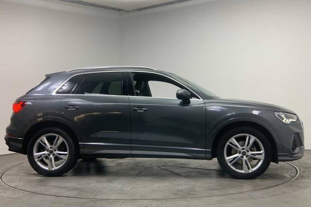 2024 Audi Q3 1.5 S line 35 TFSI  150 PS S tronic