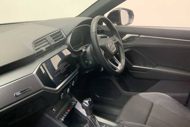 2022 Audi Q3 1.5 S line 35 TFSI  150 PS S tronic