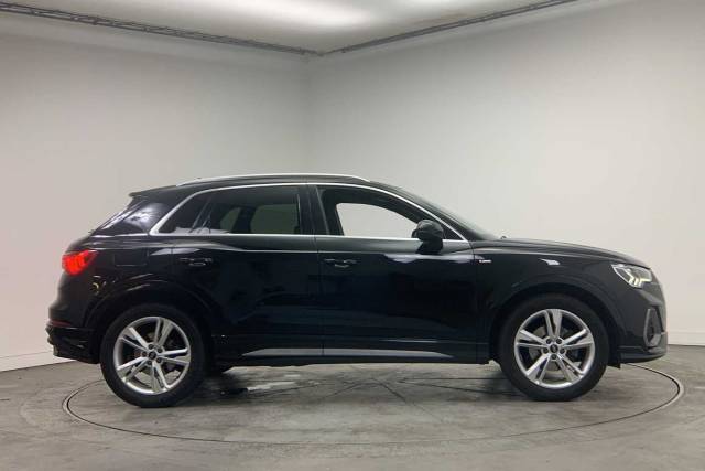 2022 Audi Q3 1.5 S line 35 TFSI  150 PS S tronic