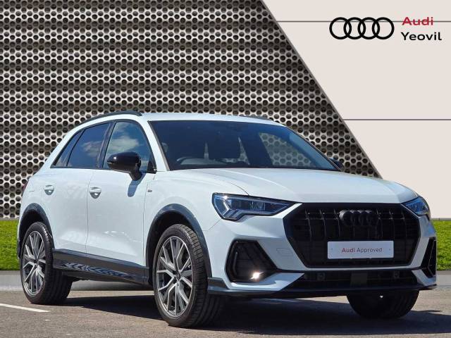 Audi Q3 1.5 Black Edition 35 TFSI  150 PS S tronic 4x4 vehicle Petrol Glacier White Metallic