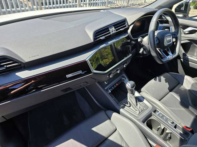 2024 Audi Q3 1.5 Black Edition 35 TFSI  150 PS S tronic