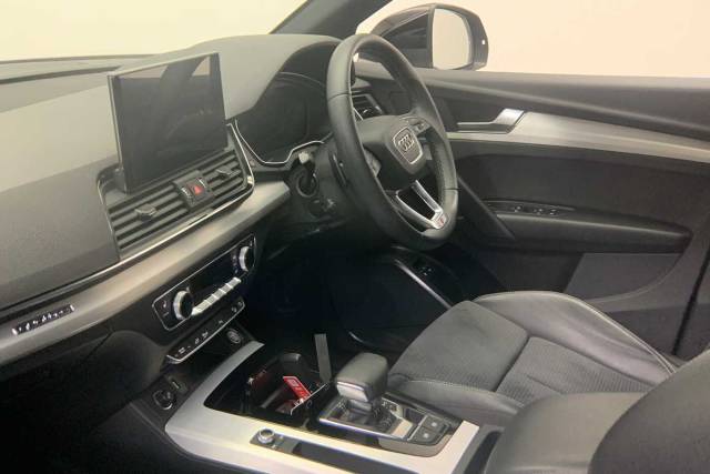 2022 Audi Q5 TFSI e 2.0 S line 50 TFSI e quattro 299 PS S tronic