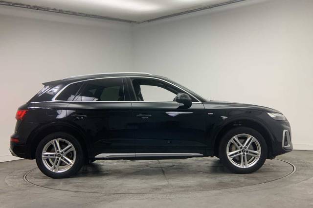 2022 Audi Q5 TFSI e 2.0 S line 50 TFSI e quattro 299 PS S tronic