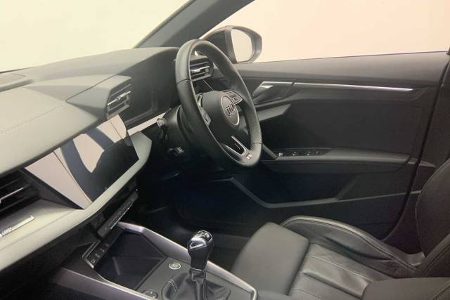 2022 Audi A3 Sportback 1.5 S line 35 TFSI  150 PS 6-speed