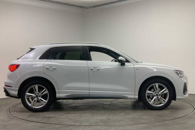 2025 Audi Q3 1.5 S line 35 TFSI  150 PS S tronic
