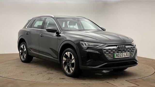 Audi Q8 e-tron Sport 50 e-tron quattro 250,00 kW 4x4 vehicle Electric Mythos Black Metallic