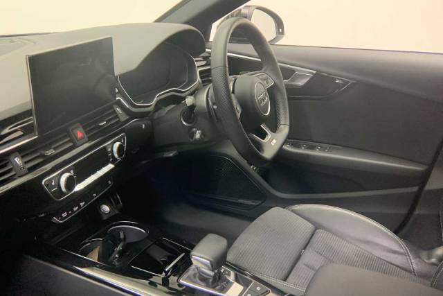 2023 Audi A4 Saloon 2.0 Black Edition 35 TFSI  150 PS S tronic