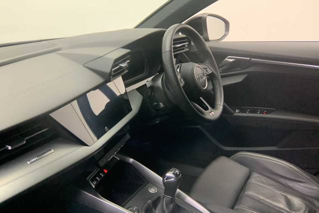 2022 Audi A3 Sportback 1.5 S line 35 TFSI  150 PS 6-speed