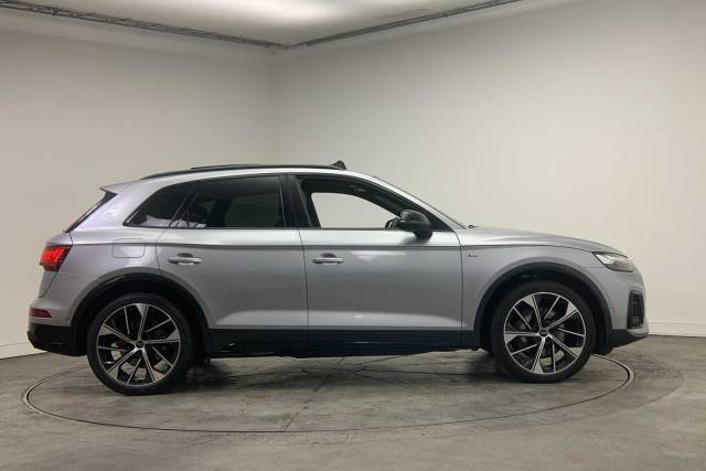 2023 Audi Q5 TFSI e 2.0 Competition Vorsprung 55 TFSI e quattro 367 PS S tronic