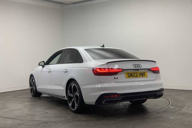 2022 Audi A4 Saloon 2.0 Black Edition 35 TFSI  150 PS S tronic