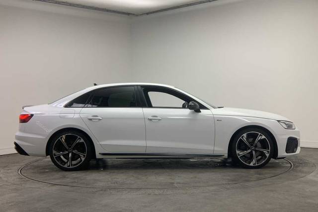 2022 Audi A4 Saloon 2.0 Black Edition 35 TFSI  150 PS S tronic
