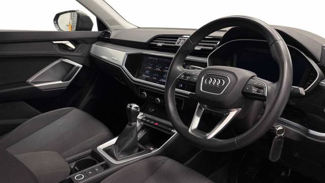 2022 Audi Q3 1.5 Technik 35 TFSI  150 PS 6-speed