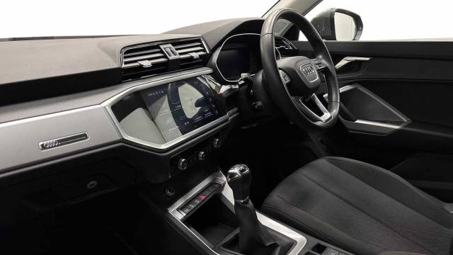 2022 Audi Q3 1.5 Technik 35 TFSI  150 PS 6-speed