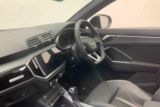 2024 Audi Q3 Sportback 1.5 Black Edition 35 TFSI  150 PS S tronic