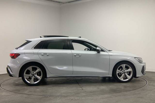 2025 Audi A3 Sportback 1.5 S line 35 TFSI  150 PS S tronic