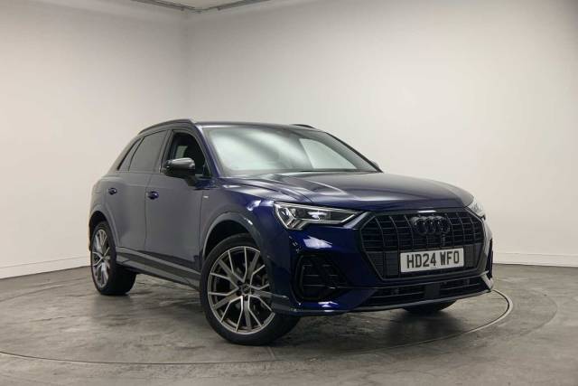 Audi Q3 TFSI e 1.4 Black Edition 45 TFSI e  245 PS S tronic 4x4 vehicle Hybrid Navarra Blue Metallic