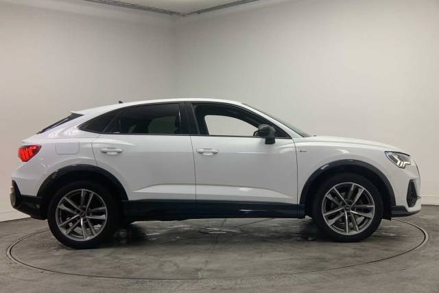 2022 Audi Q3 Sportback 1.5 Black Edition 35 TFSI  150 PS 6-speed