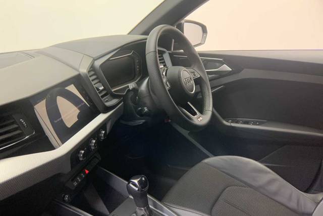 2025 Audi A1 Sportback 1.0 S line 30 TFSI  116 PS S tronic