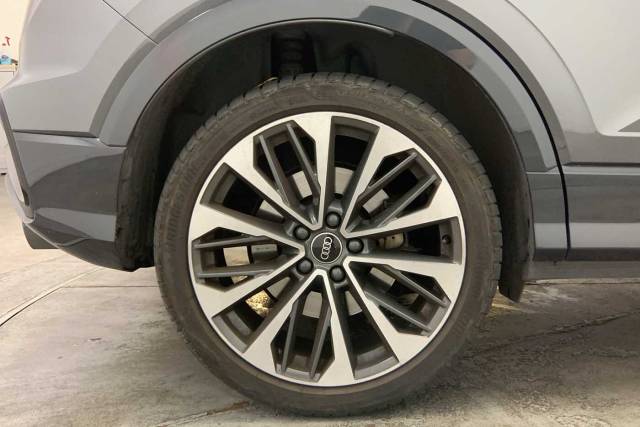 2022 Audi SQ2 2.0 Black Edition TFSI  300 PS S tronic