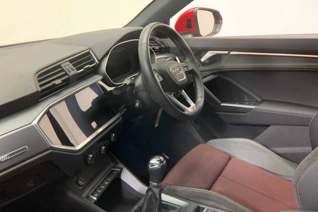 2021 Audi Q3 1.5 S line 35 TFSI  150 PS 6-speed