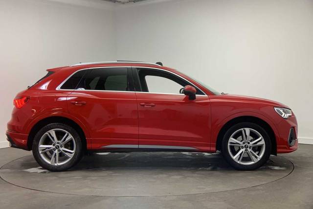 2021 Audi Q3 1.5 S line 35 TFSI  150 PS 6-speed