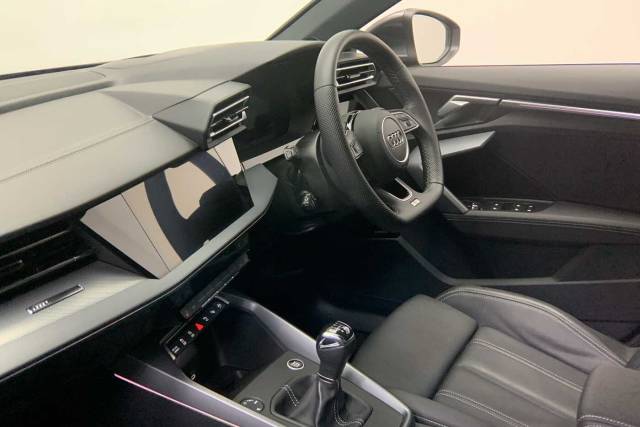 2025 Audi A3 Saloon 1.5 S line 35 TFSI  150 PS 6-speed