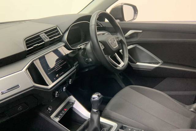 2022 Audi Q3 1.5 Technik 35 TFSI  150 PS 6-speed
