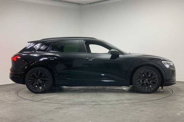 2023 Audi Q8 e-tron Black Edition 55 e-tron quattro 300,00 kW