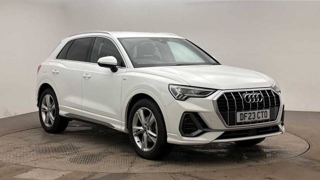 Audi Q3 1.5 S line 35 TFSI  150 PS S tronic 4x4 vehicle Petrol Ibis white, solid