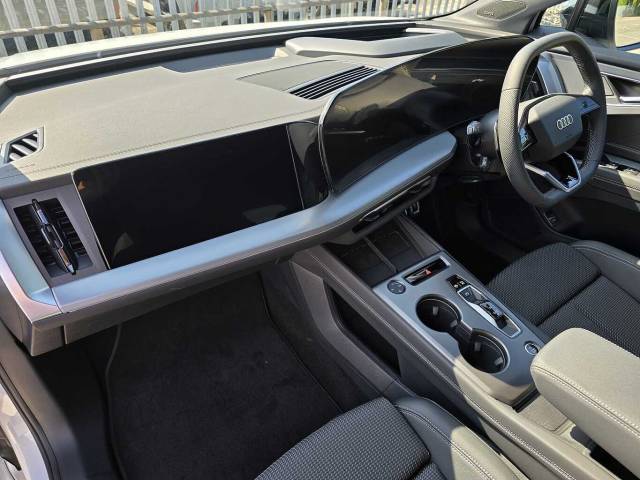 2026 Audi Q4 e-tron SUV Launch Edition performance  210,00 kW