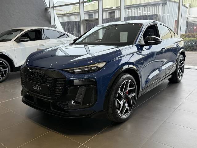 Audi Q6 Sportback e-tron AUDI Q6 Sportback Vorsprung e-tron performance 225,00 kW SUV Electric Ascari blue, metallic