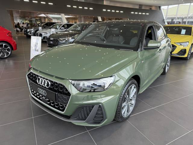Audi A1 Sportback AUDI A1 Sportback S line 35 TFSI 150 PS S tronic Sportback Petrol District green, metallic